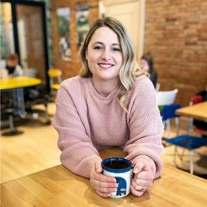 Meet your Posher, Lora